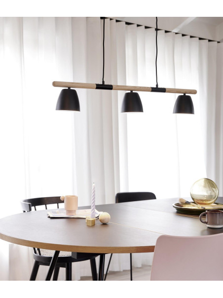 Nowoczesna szeroka lampa nad długi stół Theo 3-punktowa, czarna z drewnem, skandynawska Nowoczesna szeroka lampa nad długi stół Theo 3-punktowa, czarna z drewnem, skandynawska