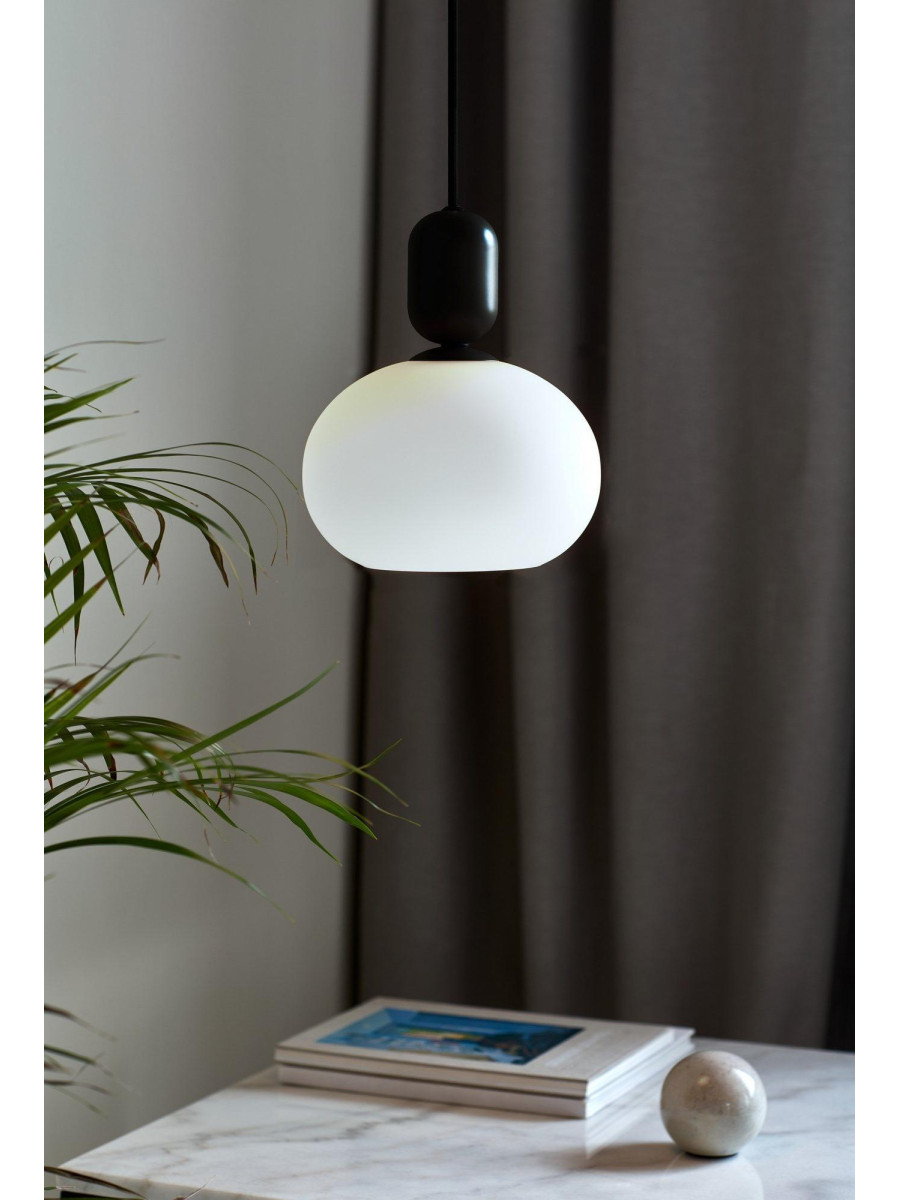 Szklana lampa wisząca Notti - z czarnym zawieszeniem, nordycka