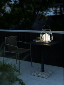 Poręczna lampa zewnętrzna LED Jim To-Go kula w szarej klatce, ściemnialna, ładowana USB, IP54