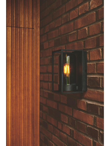 Zewnętrzna lampa elewacyjna Griffin czarna na ścianę z czerwonej cegły loft - Nordlux