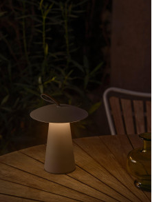 Kremowa lampa stołowa Ara To-Go mobilna na taras - ładowana USB LED 3000K IP54 Kremowa lampa stołowa Ara To-Go mobilna na taras - ładowana USB LED 3000K IP54
