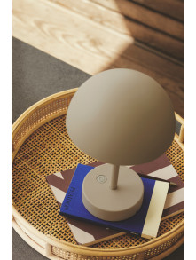 Lampa stołowa zewnętrzna Ellen To-Go MINI (beżowa) - stacja ładująca, LED z IP44 i ściemniaczem Lampa stołowa zewnętrzna Ellen To-Go MINI (beżowa) - stacja ładująca, LED z IP44 i ściemniaczem