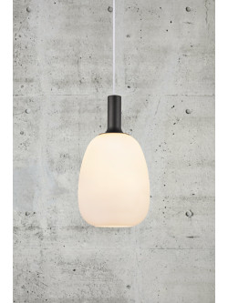 Lampa wisząca Alton 23 - klosz gruszka z mlecznego szkła, złote dodatki
