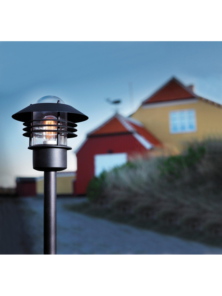 Czarna lampa stojąca Vejers - słupek ogrodowy z metalową żaluzją