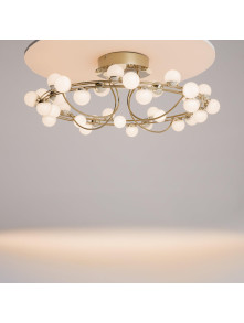 Złota lampa sufitowa LED Tessara do salonu 4100 lm - mlecznobiałe kule glamour 3000K Złota lampa sufitowa LED Tessara do salonu 4100 lm - mlecznobiałe kule glamour 3000K