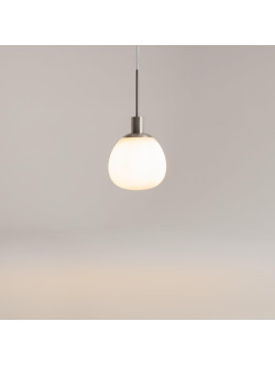 Chromowana lampa wisząca Erich - mlecznobiała szklana kula 1-punktowa 15 cm - Maytoni
