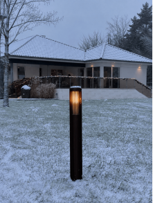 Lampa słupek przed posesją nowoczesna czarna